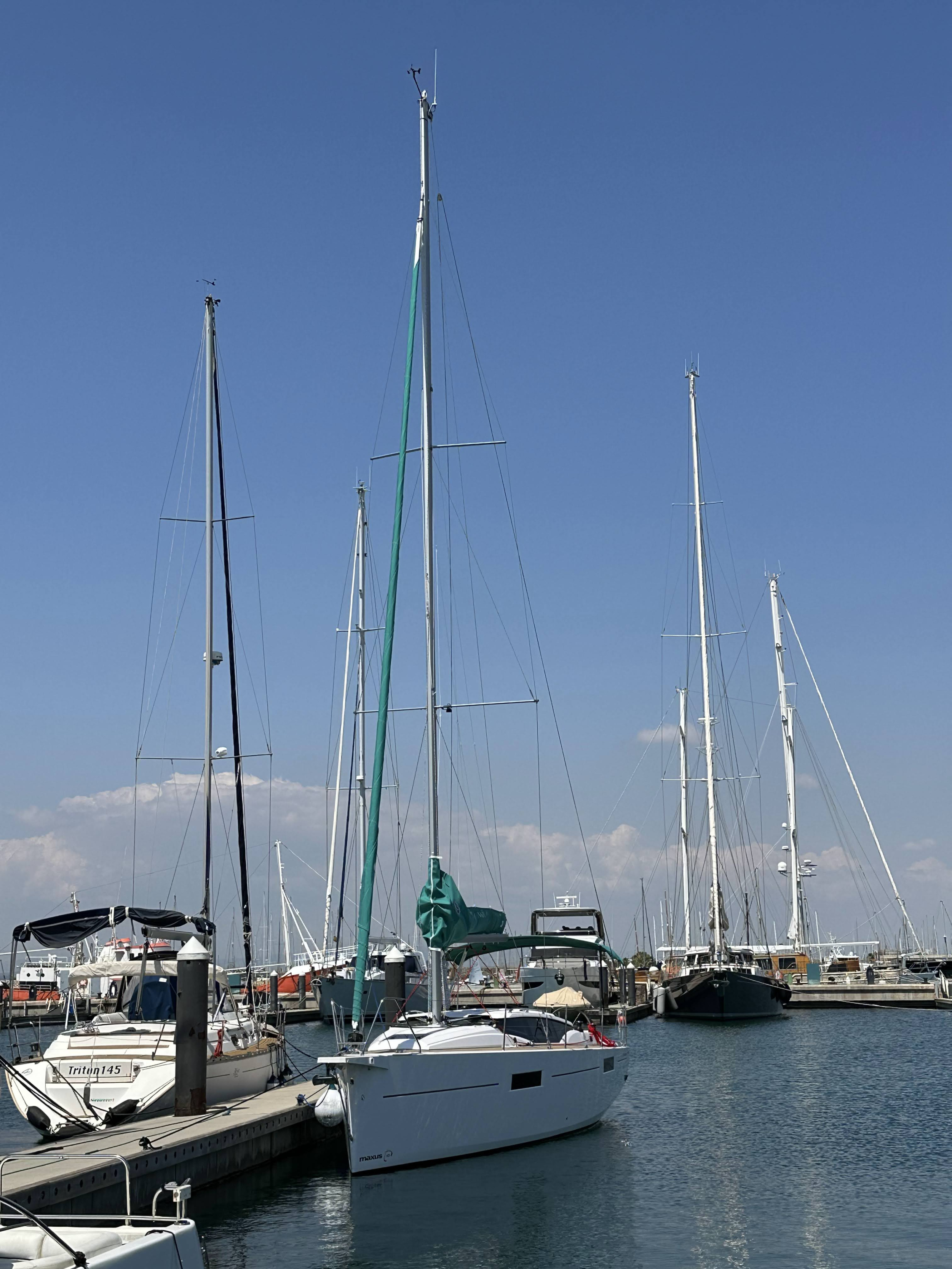 Photo #112 - Maxus 35 (see with our base extra options availability as Air Conditioned) (Angelmiles 2) in Valencia - 21116