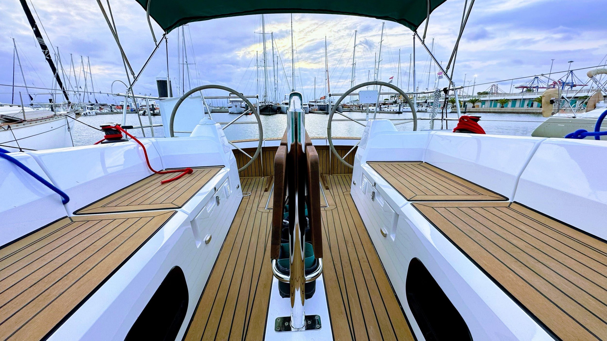 Photo #148 - Maxus 35 (see with our base extra options availability as Air Conditioned) (Angelmiles 2) in Valencia - 21116