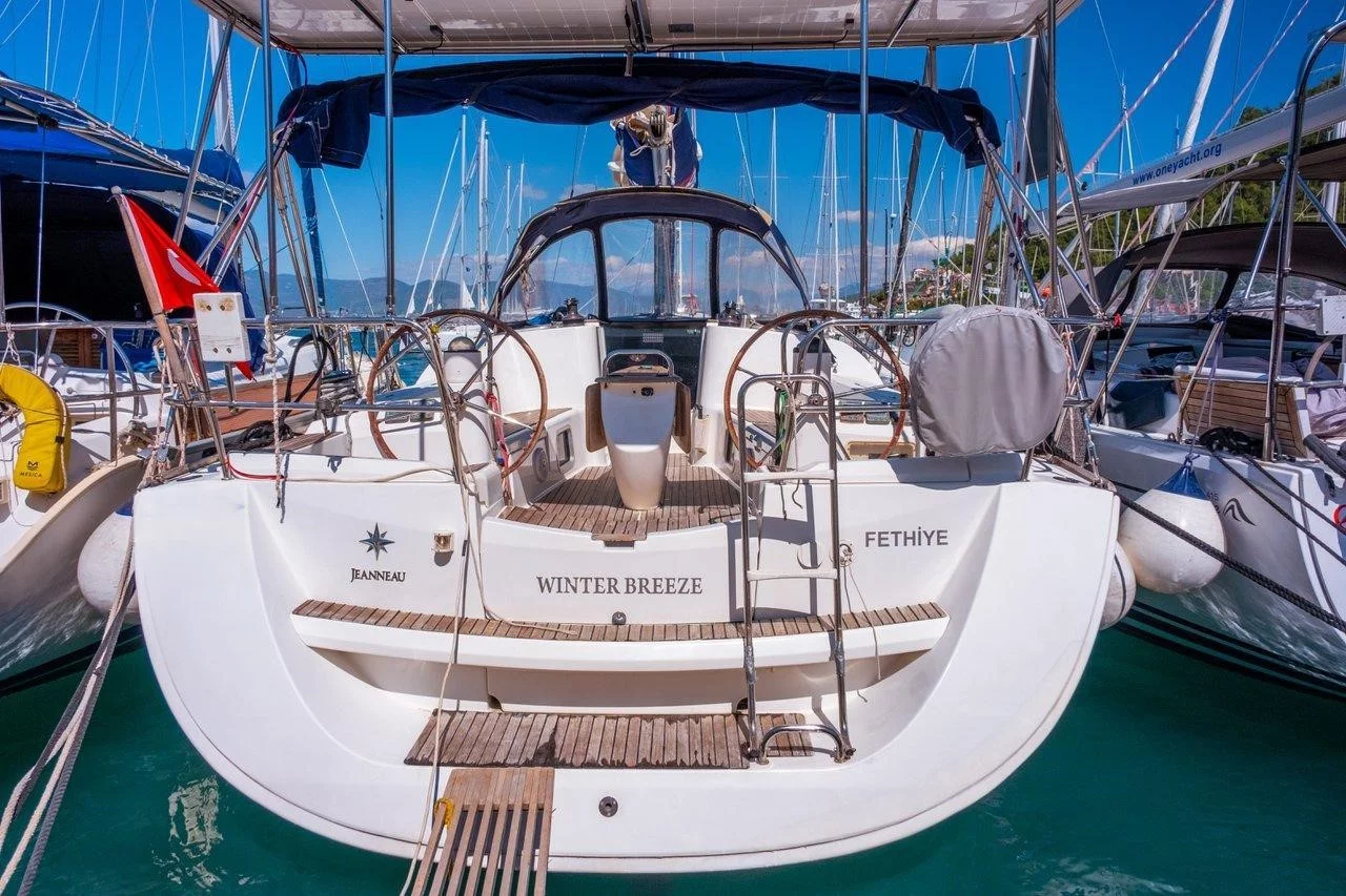 Sun Odyssey 42i (Winter Breeze)  - 2