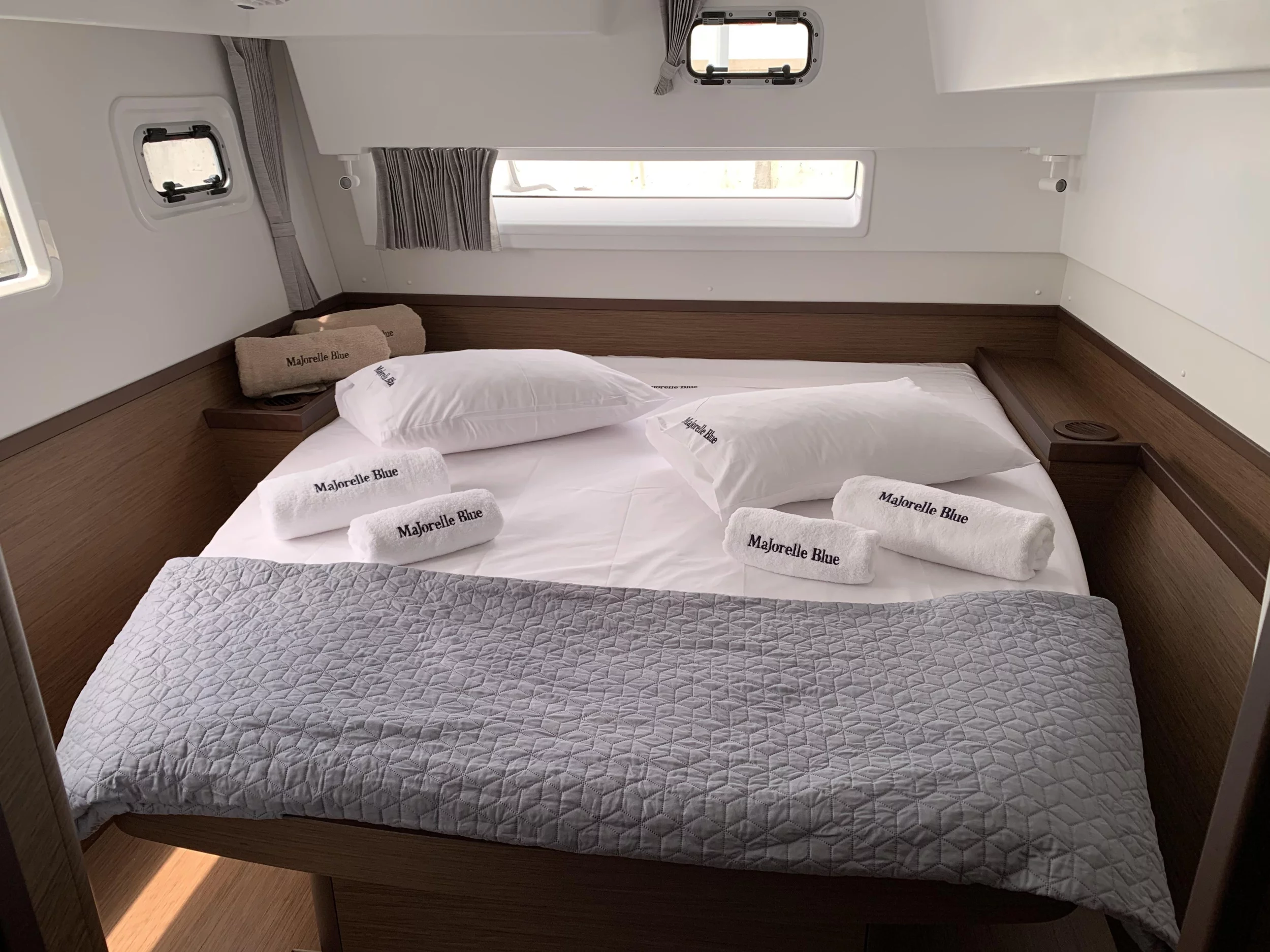 Lagoon 42 (Majorelle Blue | watermaker)  - 5