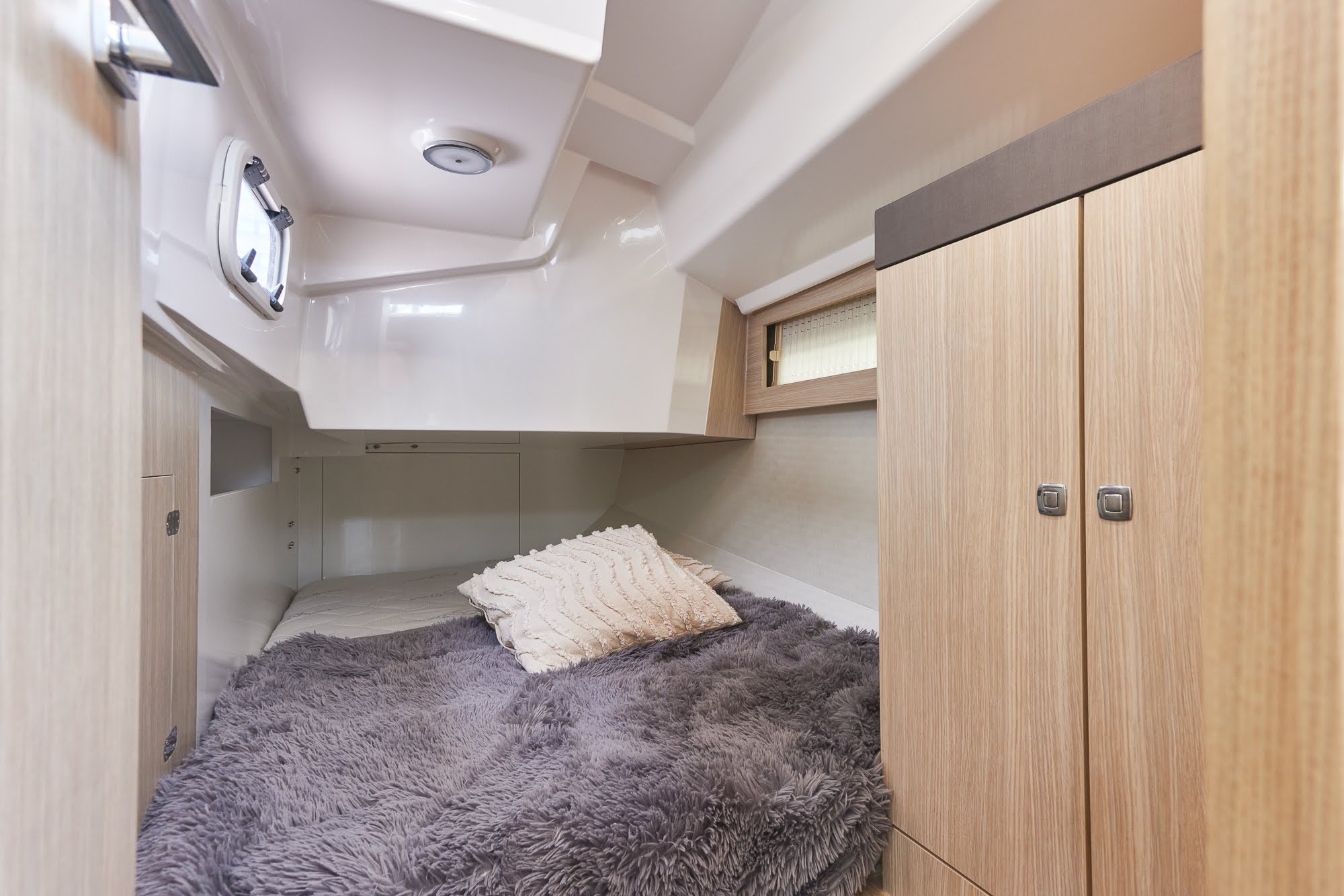 Photo #74 - Maxus 35 (see with our base extra options availability as Air Conditioned) (Angelmiles 2) in Valencia - 21116