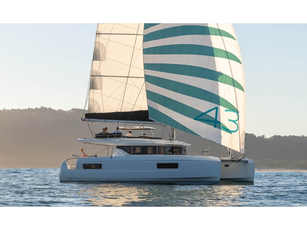 Lagoon 43 — photo 1