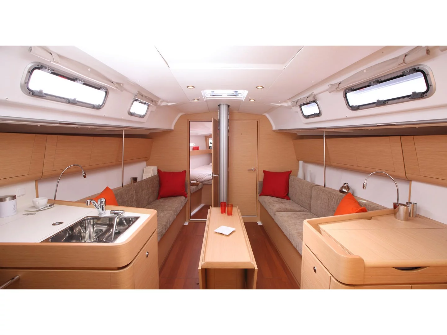 First 40 (Imagine) Interior image - 4