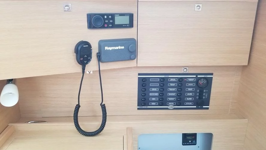 Dufour 360 2 Cabin (Ares)  - 11