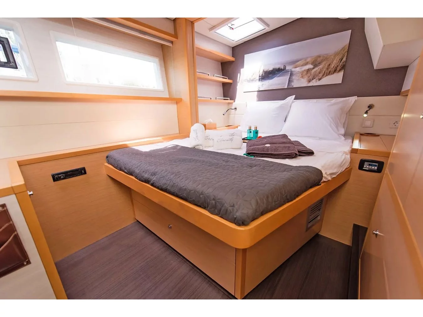 Lagoon 52 (SERENITY I) Interior image - 28