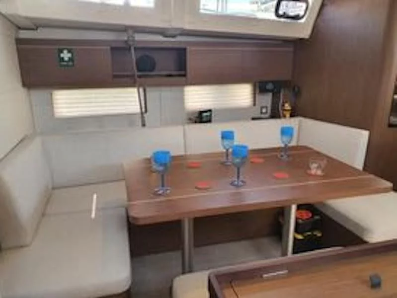Oceanis 46.1 (Anemos (, 8kVA, Solar Panels, Bow Thruster, BBQ)) Interior image - 1