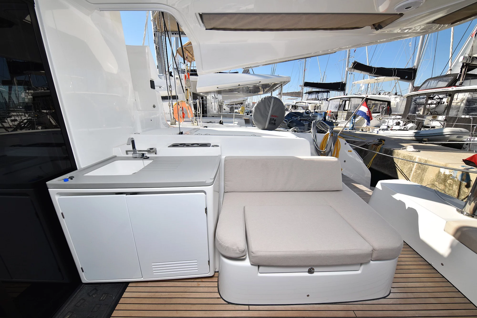 Lagoon 50 (SHADOW)  - 38