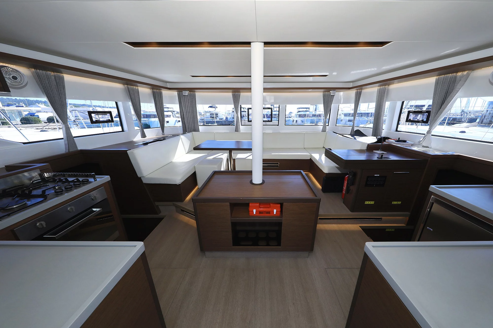 Lagoon 50 (SHADOW) Interior image - 41