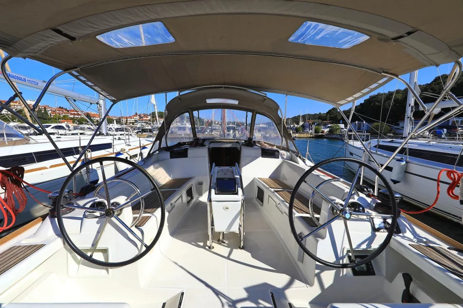 Sun Odyssey 449 (Canne Bleue)  - 12