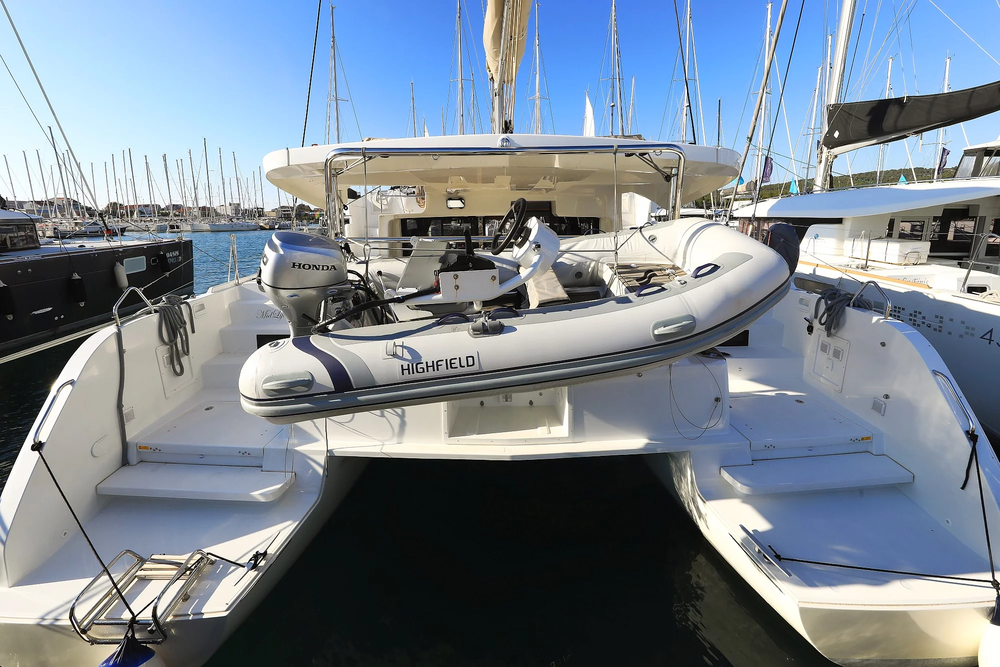 Lagoon 46 (MIDLIFE CRISIS)  - 25