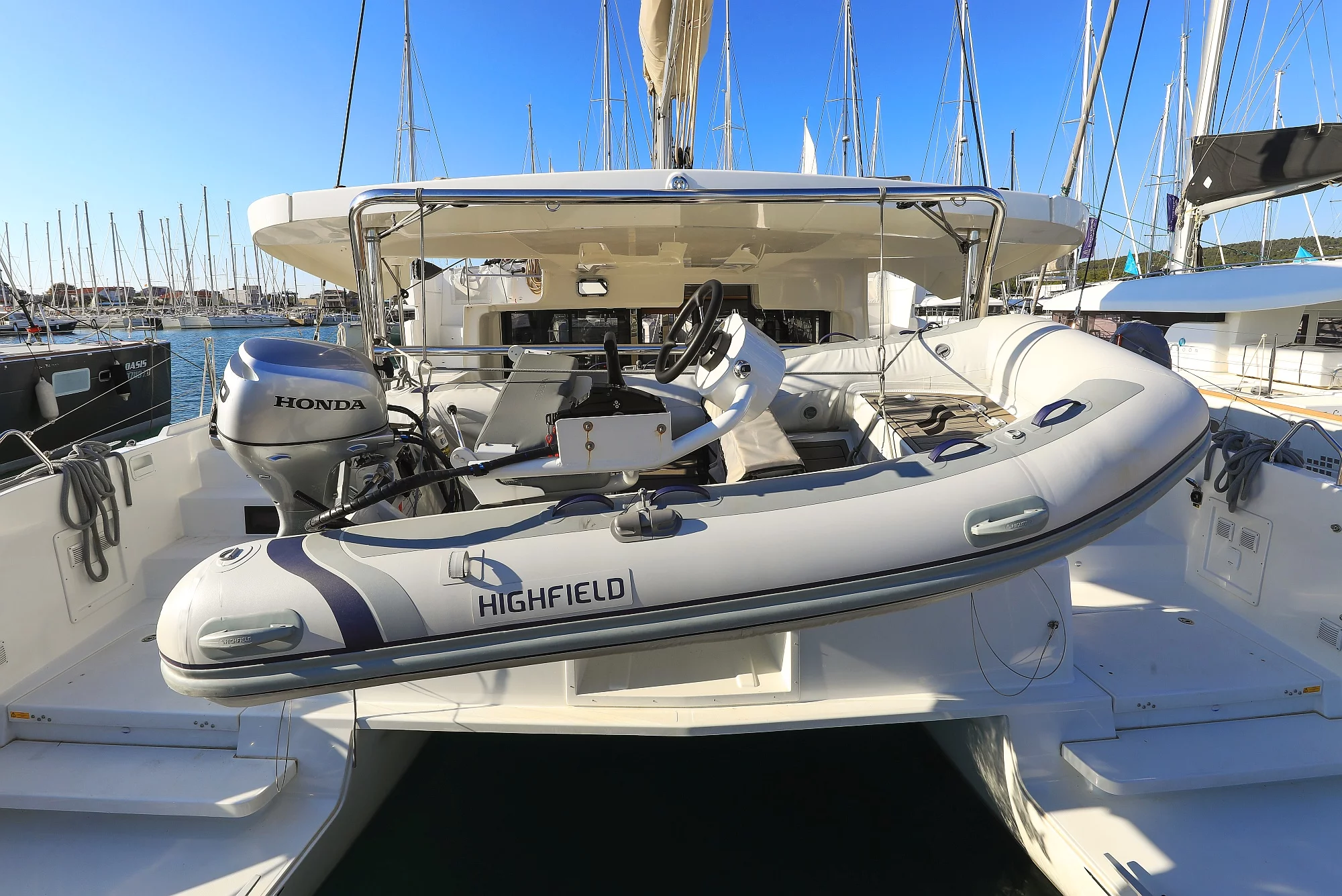 Lagoon 46 (MIDLIFE CRISIS)  - 30