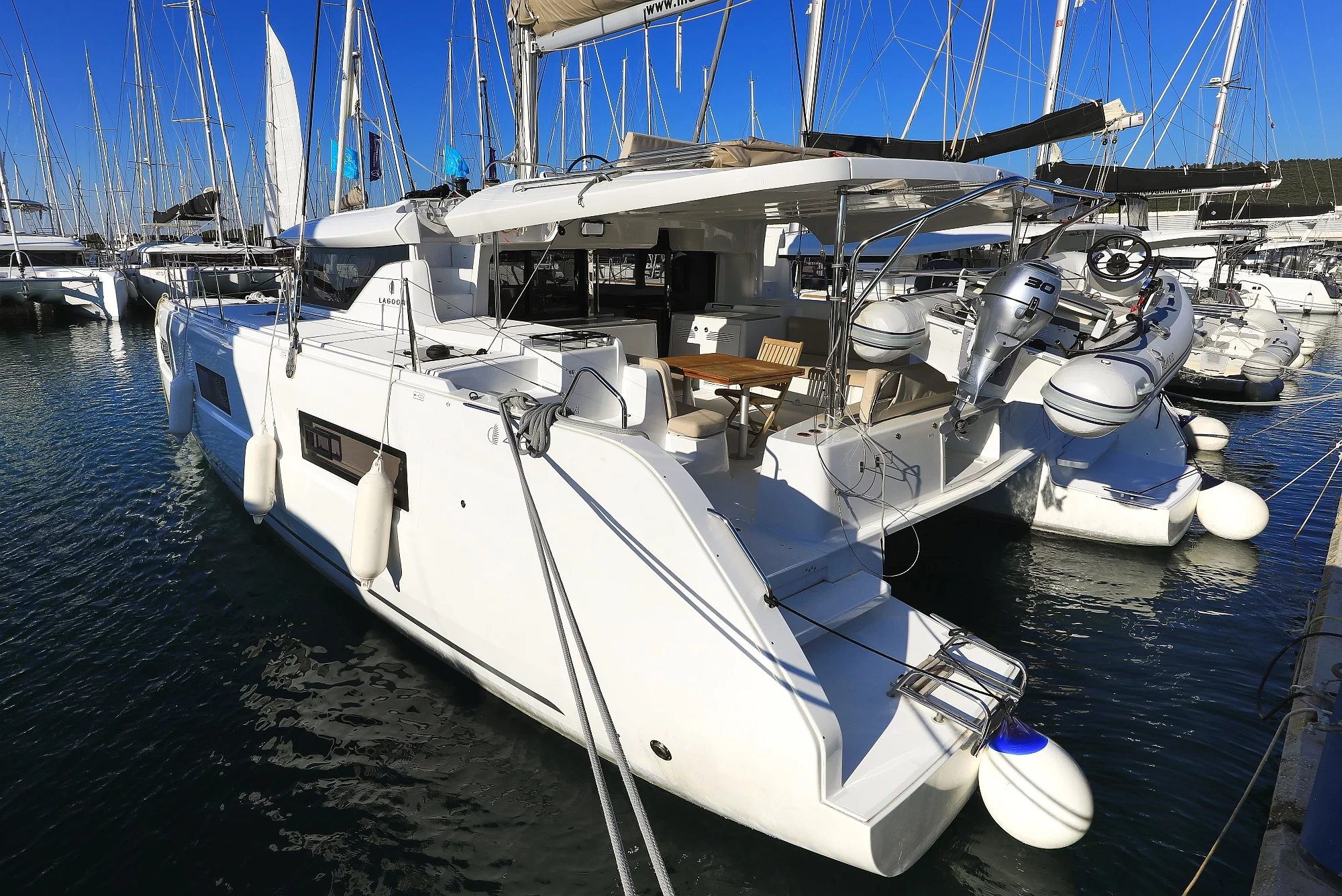 Lagoon 46 (MIDLIFE CRISIS)  - 10