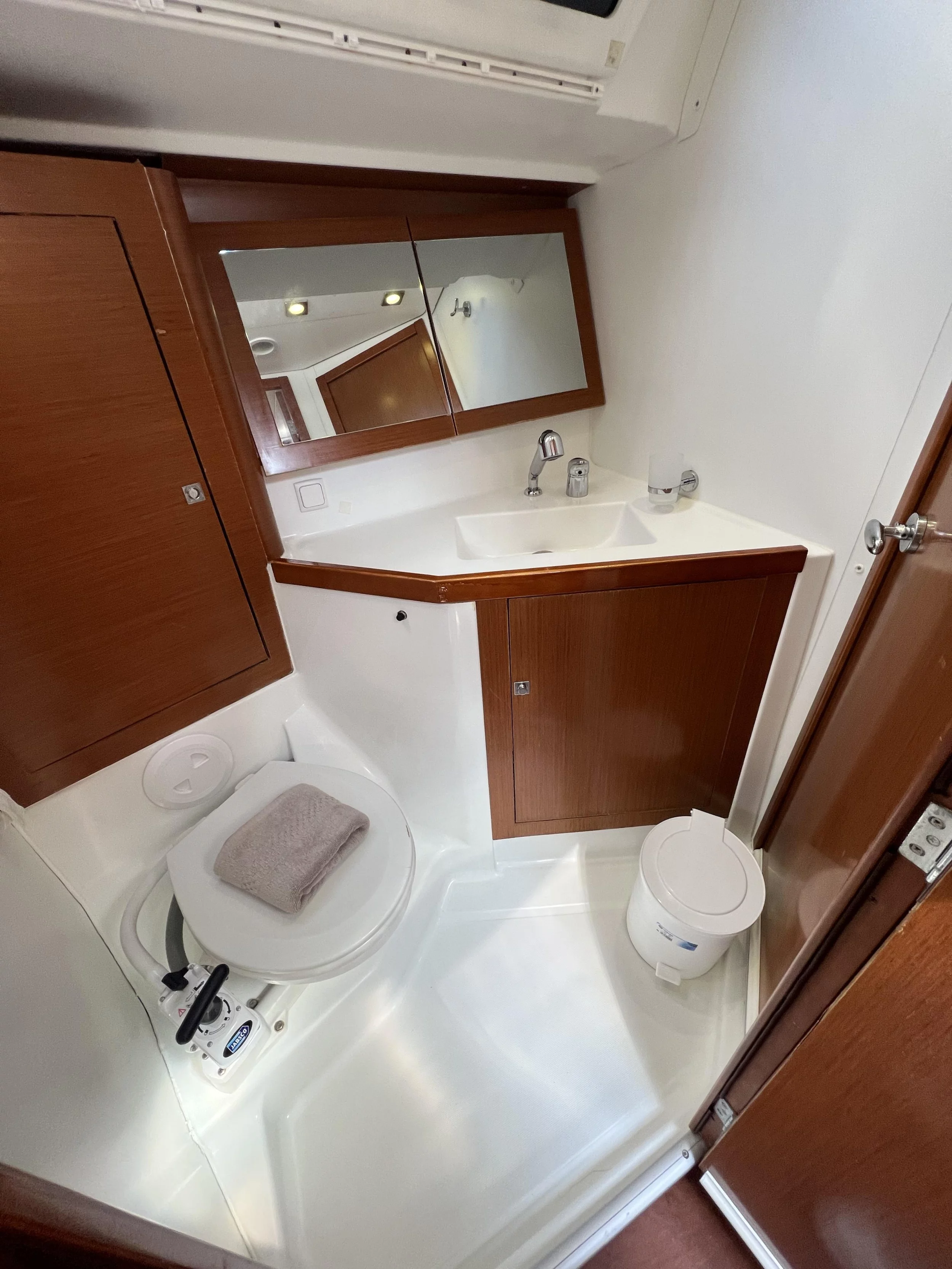 Oceanis 45 (Aurora)  - 12