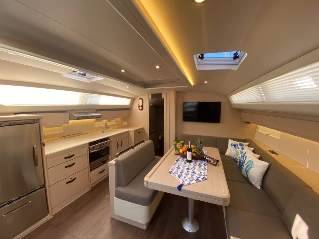 Jeanneau 54 (Storm Dancer 2)  - 8