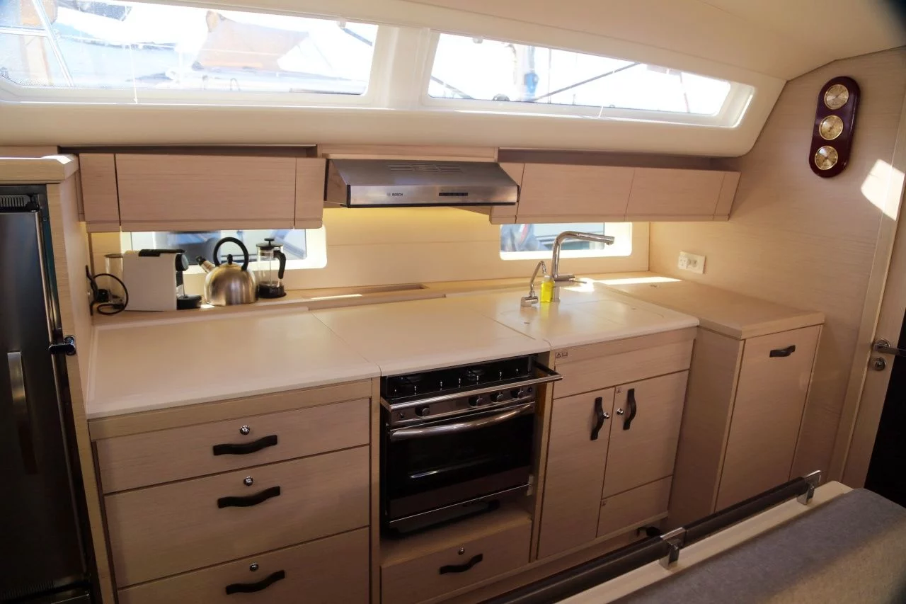 Jeanneau 54 (Storm Dancer 2)  - 9