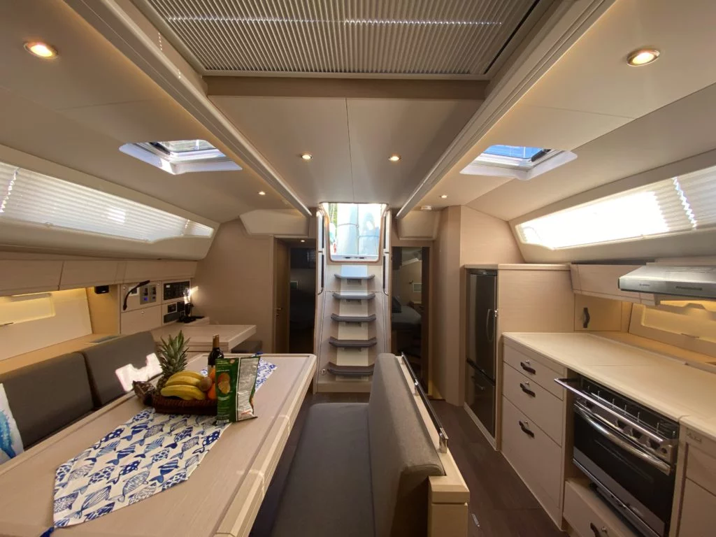 Jeanneau 54 (Storm Dancer 2)  - 4