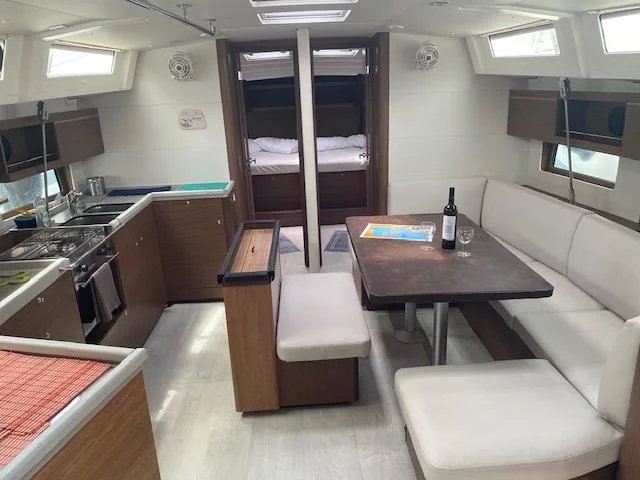Oceanis 46.1 (Bar-Bar) Interior image - 1