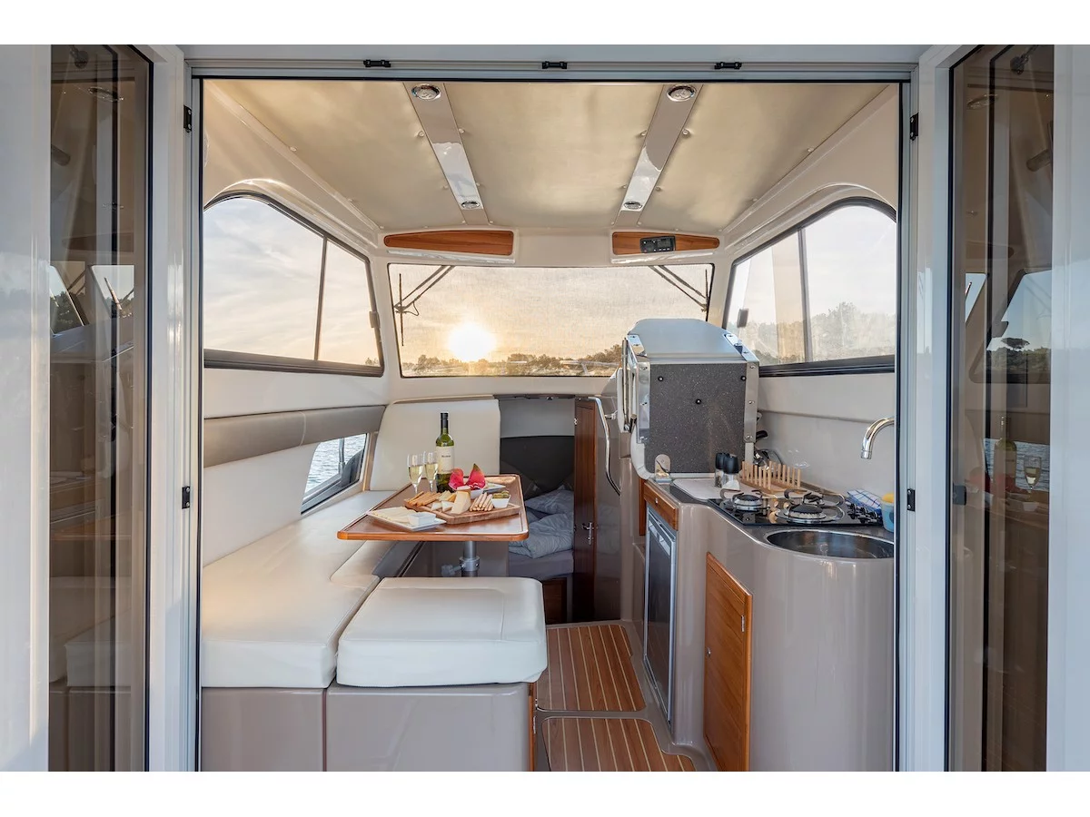 Leidi 800R (H8) Interior image - 8