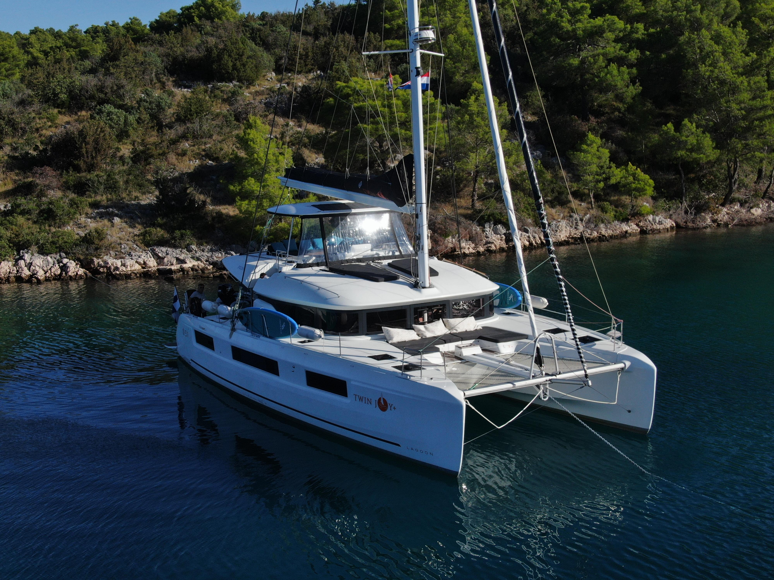 Lagoon 51 — photo 9