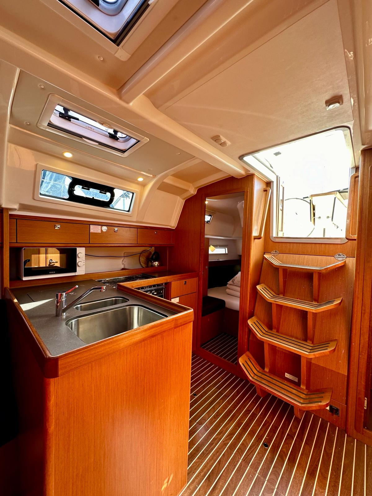 Bavaria Cruiser 37 — photo 6