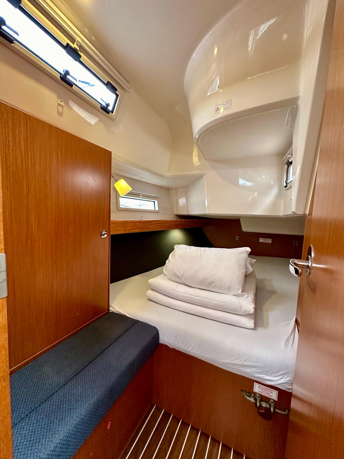 Bavaria Cruiser 37 — photo 9