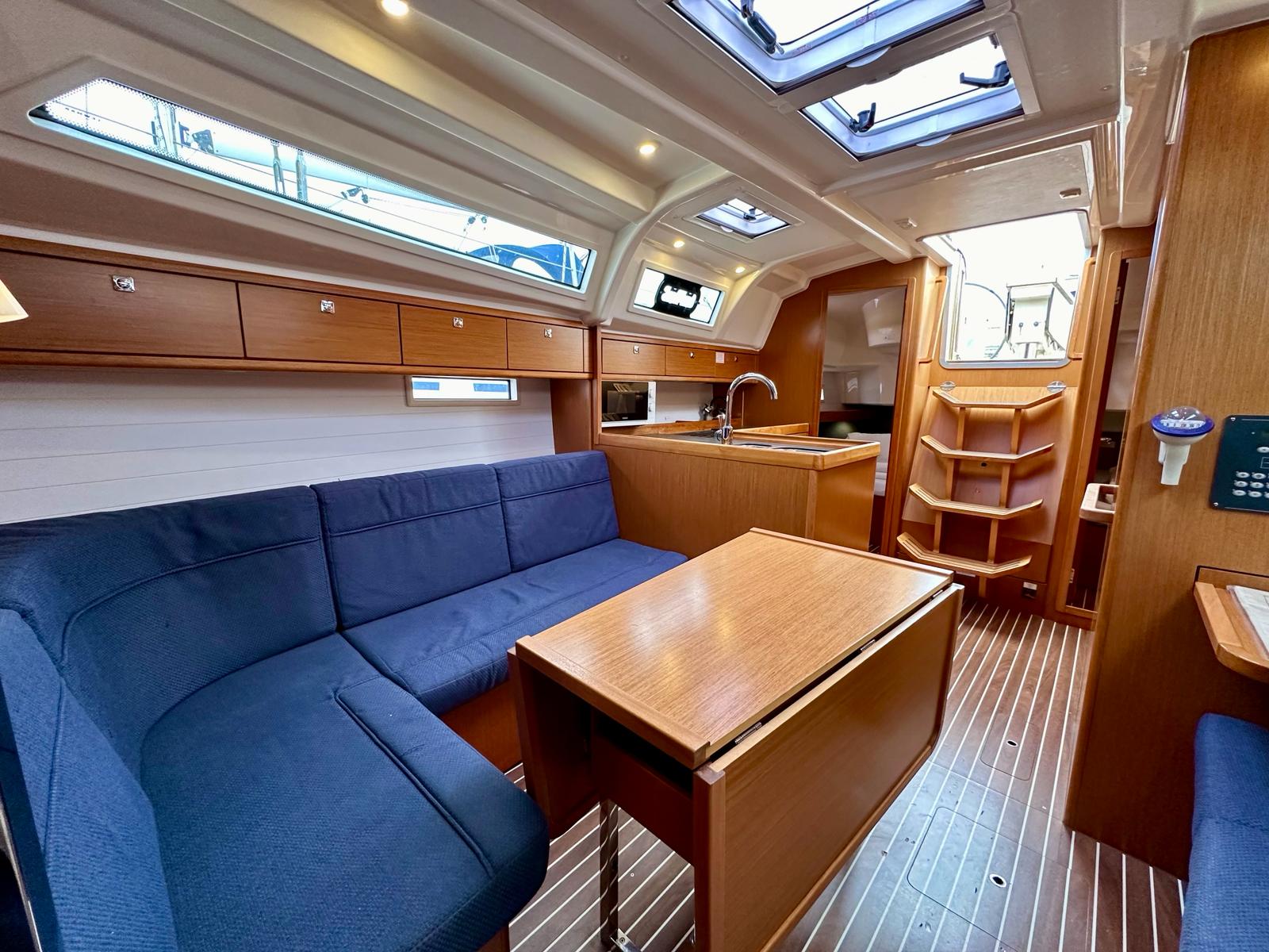 Bavaria Cruiser 37 — photo 8