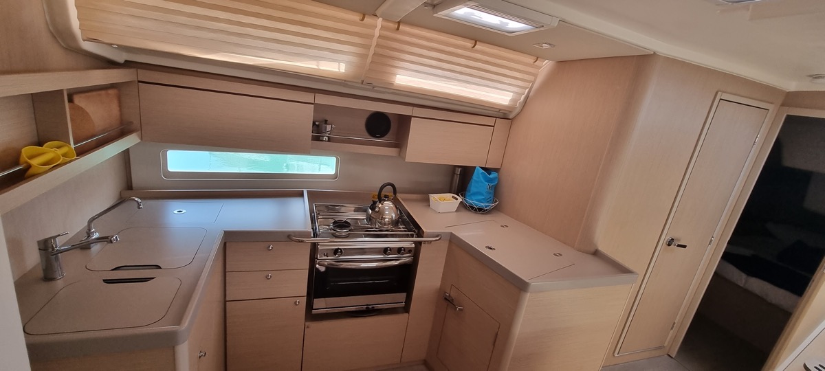 Photo #3 - Oceanis 40.1 (3cab) (Leo) in Portisco - 16218