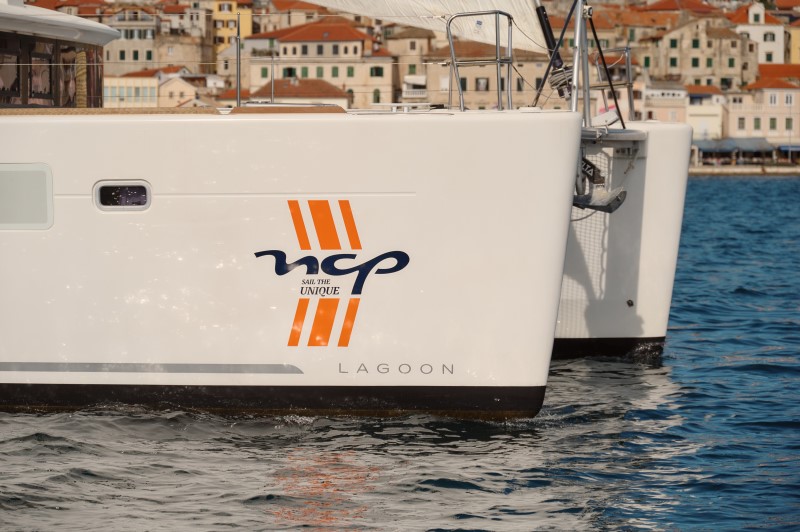 Lagoon 450 — photo 8