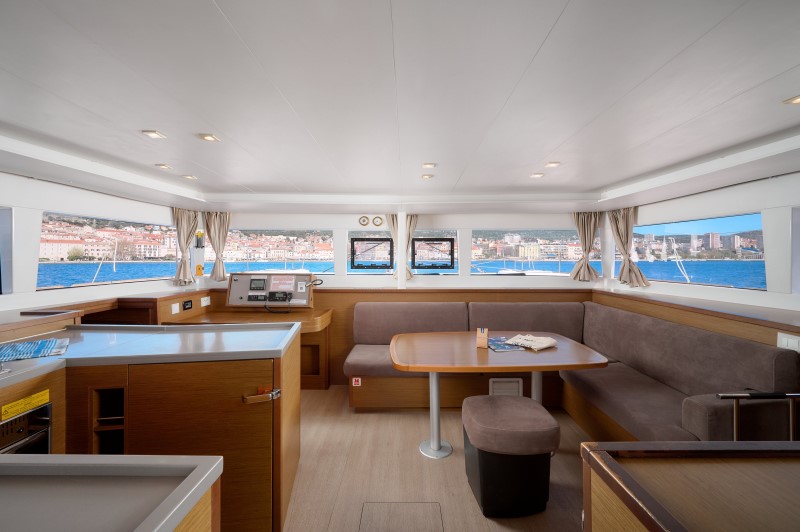 Lagoon 450 — photo 3