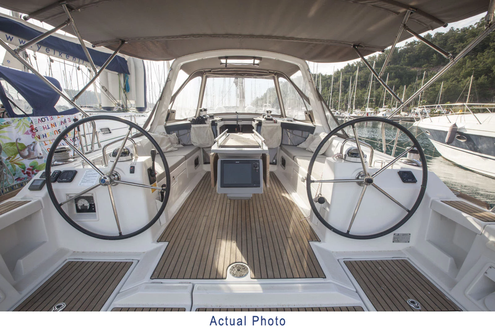 Oceanis 41 (Kino) Cockpit - 14