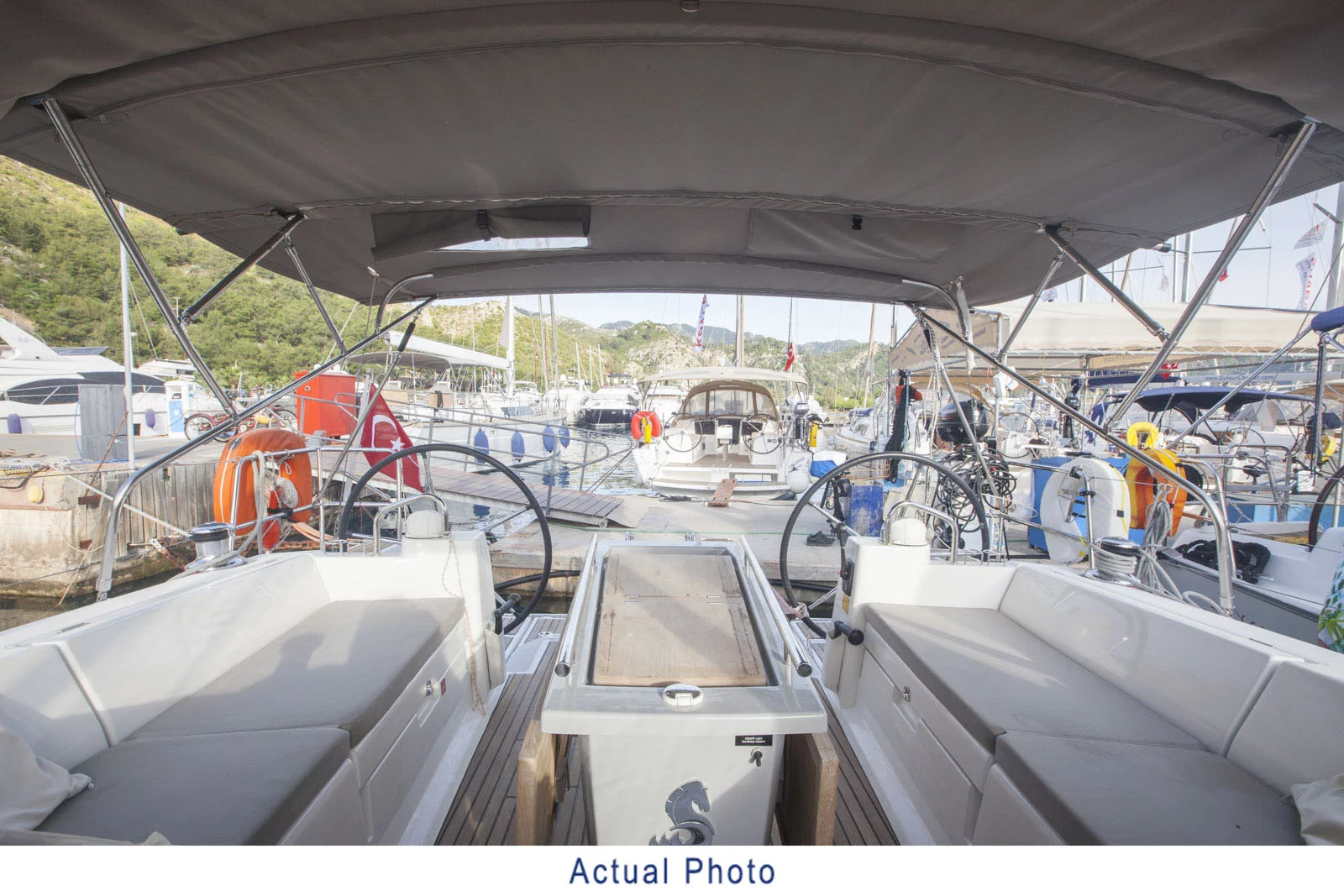 Oceanis 41 (Kino) Cockpit - 12