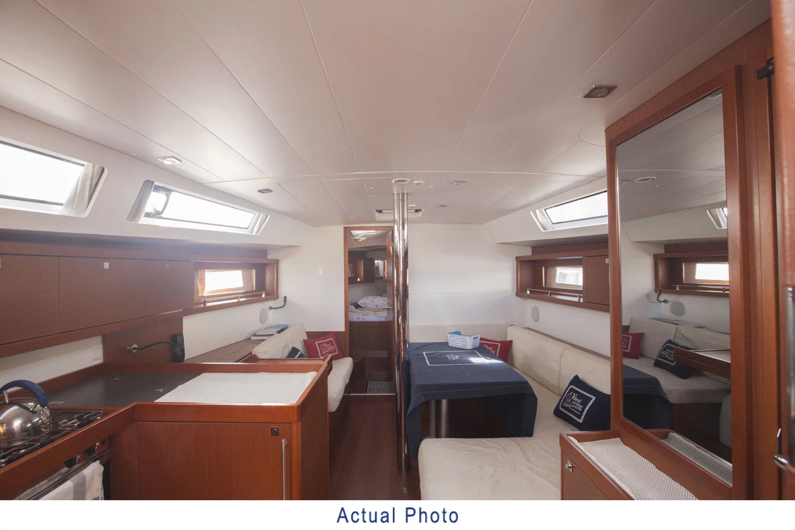 Oceanis 41 (Kino) Saloon - 7