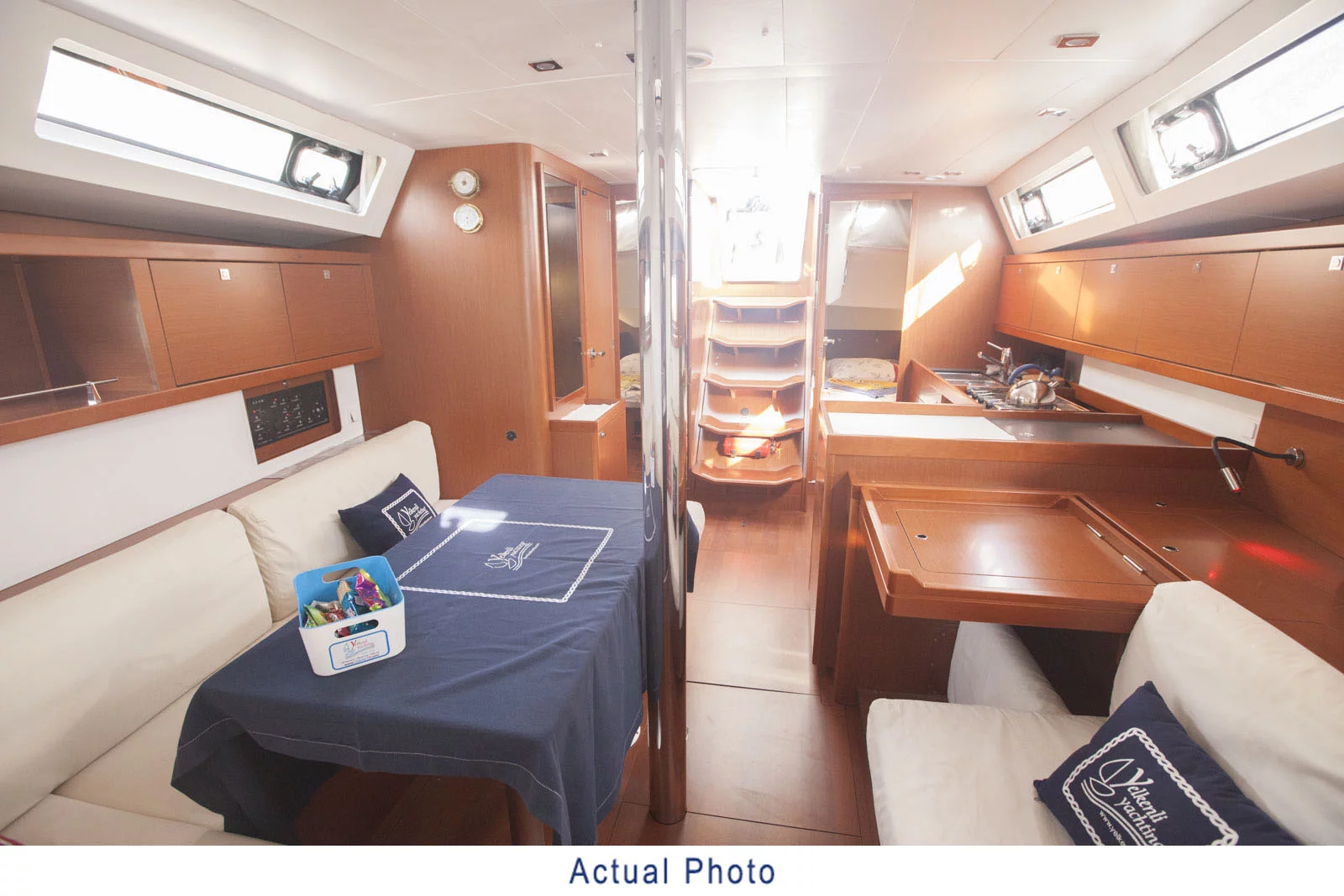 Oceanis 41 (Kino) Saloon - 13