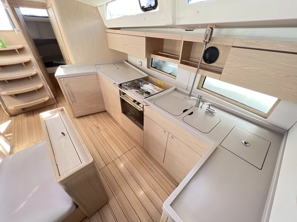 Oceanis 46.1 (4 cab) (Goldeneye)  - 16