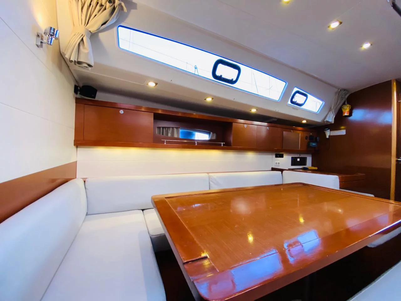 Oceanis 50 Family (Free Spirit - Brand New engine 2020)  - 8