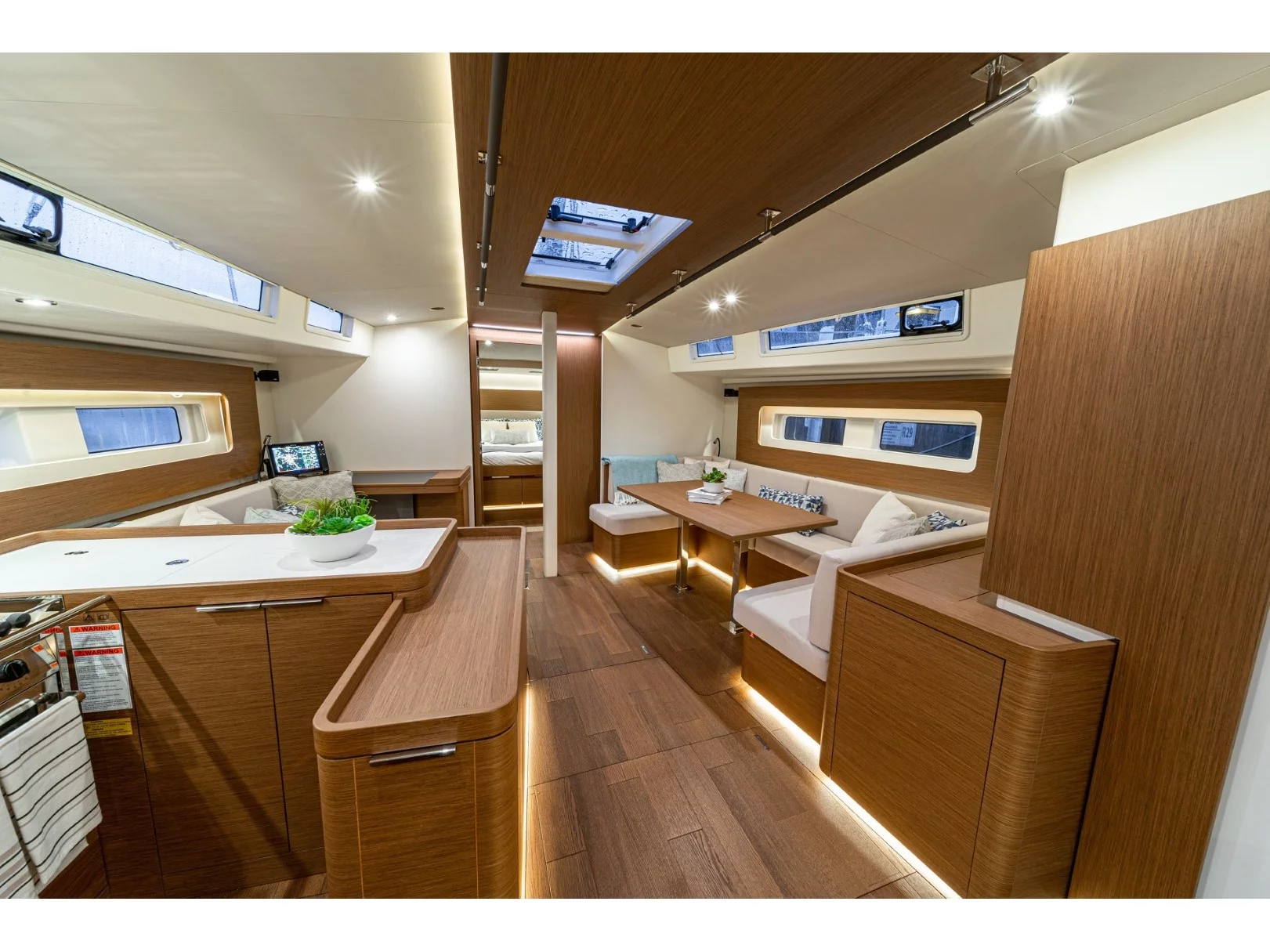 Oceanis Yacht 54 (BIG BLUE) Interior image - 4