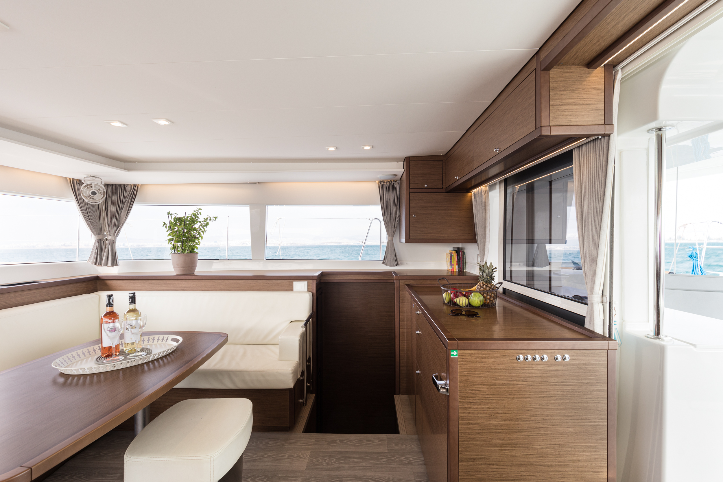 Photo #12 - Lagoon 450 Flybridge (Myrto |, Gen, Watermaker, 12 pax) en Athènes - 11858