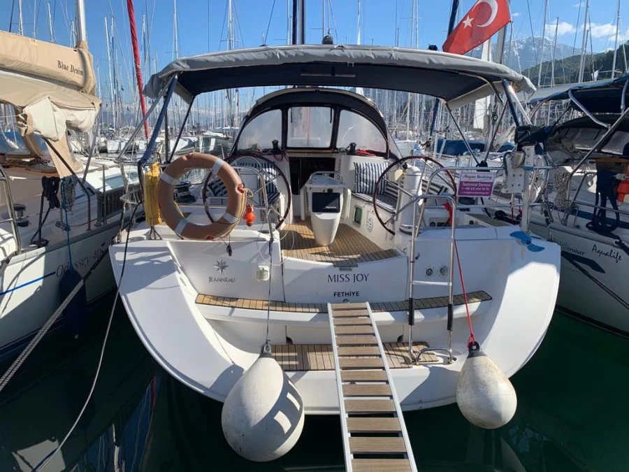 Sun Odyssey 42i (Miss Joy) Main image - 0