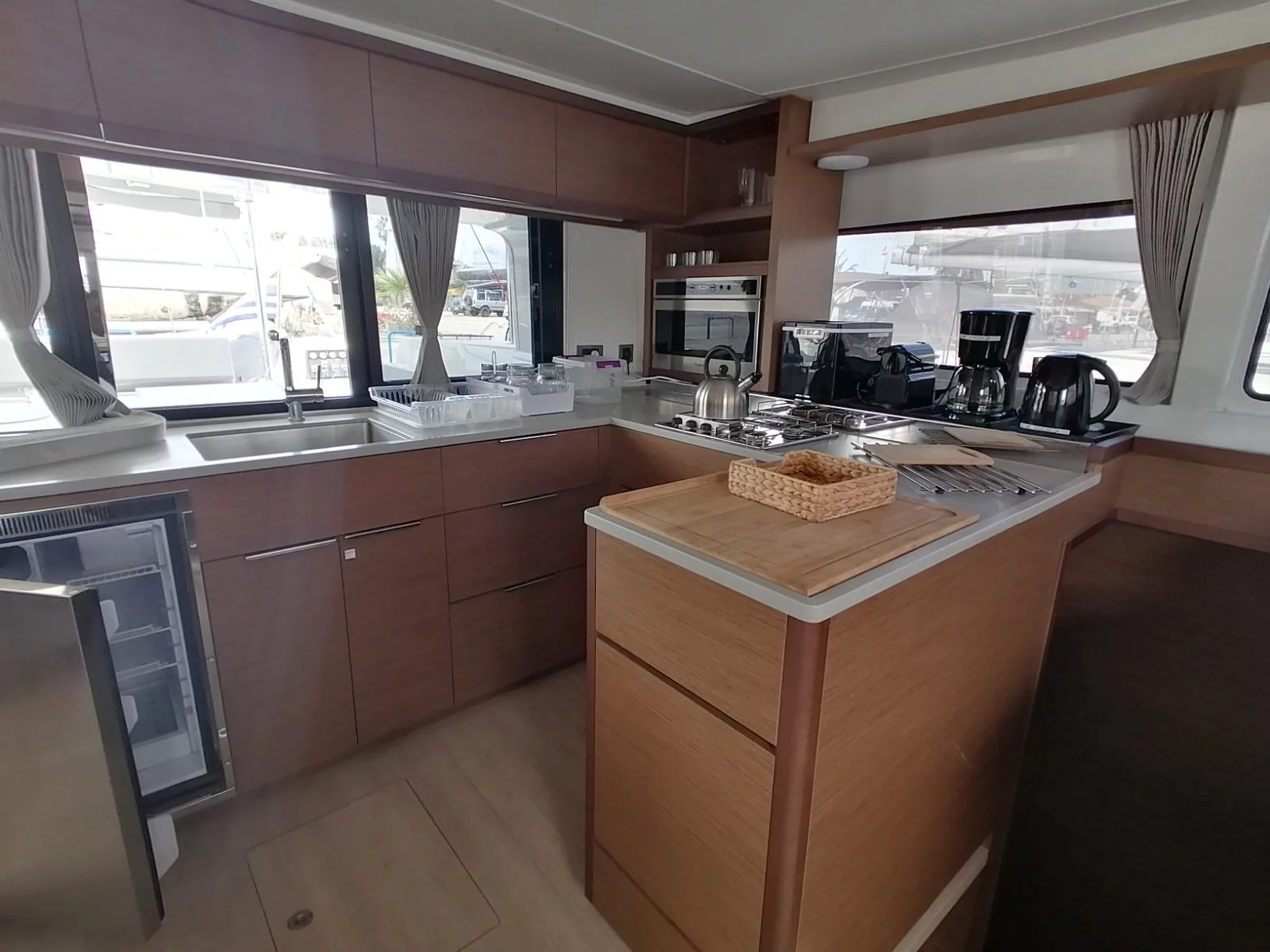 Lagoon 46 (Achilles) Interior image - 11