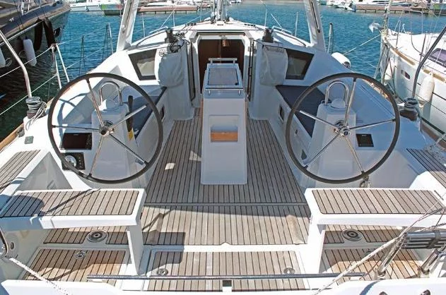 Oceanis 38.1 (FREEDOM Estartit)  - 7
