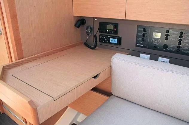 Oceanis 38.1 (FREEDOM Estartit)  - 8