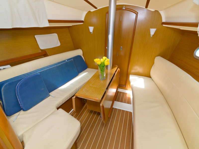 Photo #6 - Sun Odyssey 32 (Carmen) in Murter - 23805