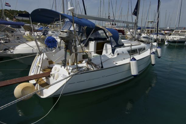 Photo #8 - Sun Odyssey 32 (Carmen) in Murter - 23805