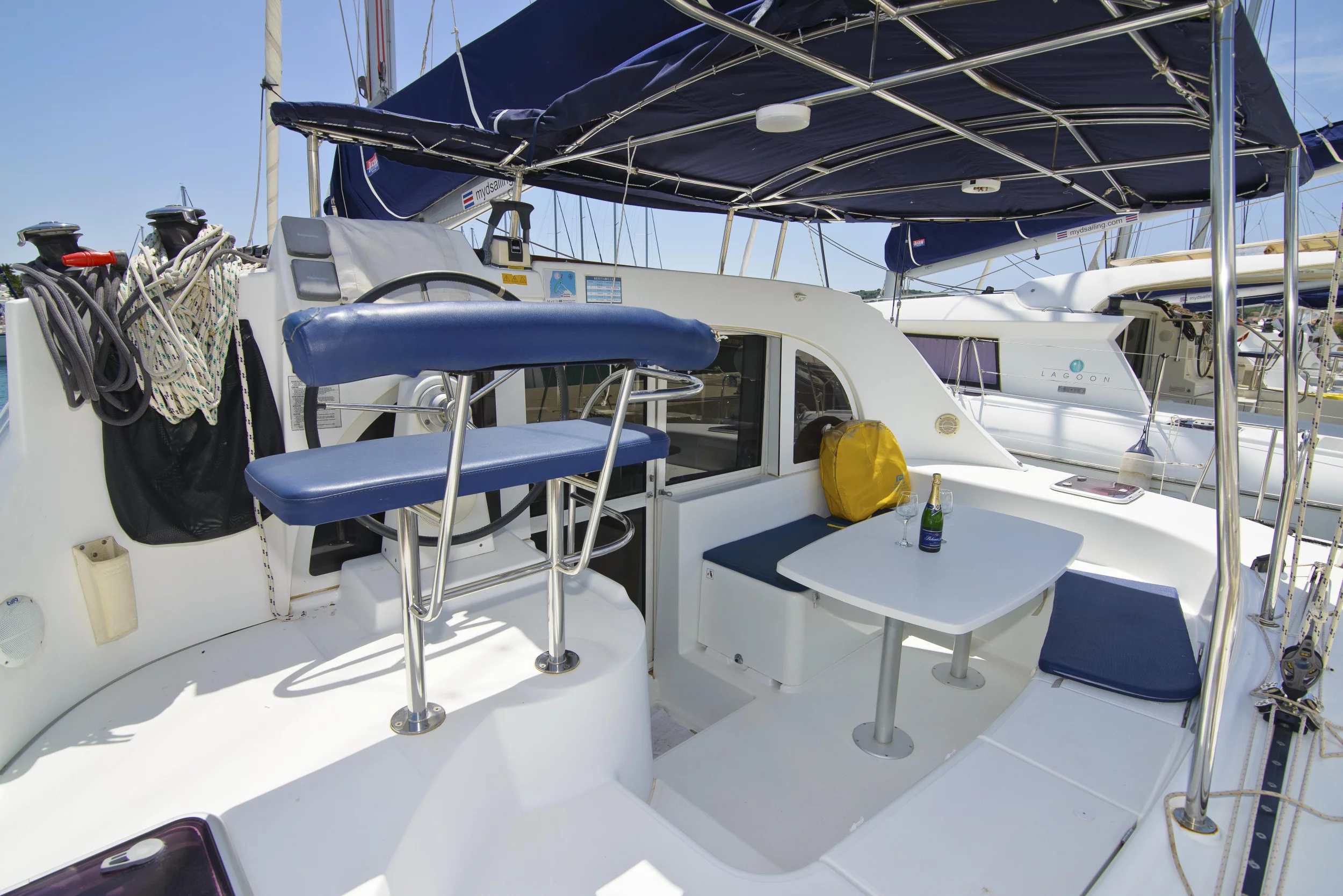 Lagoon 380 (Moonshadow)  - 2