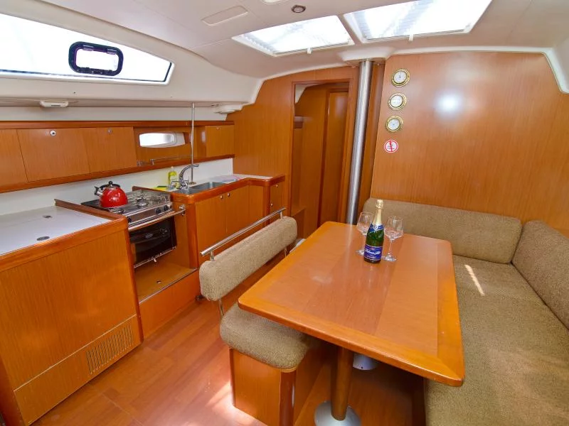 Beneteau Oceanis 43 (SAPHISO II) Interior image - 13