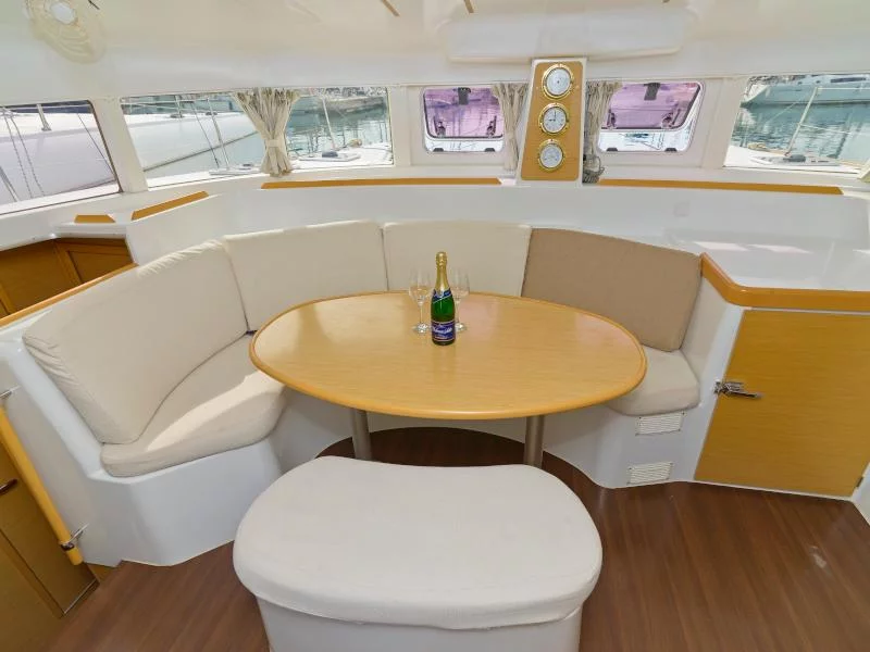 Lagoon 380 (Shona) Interior image - 2