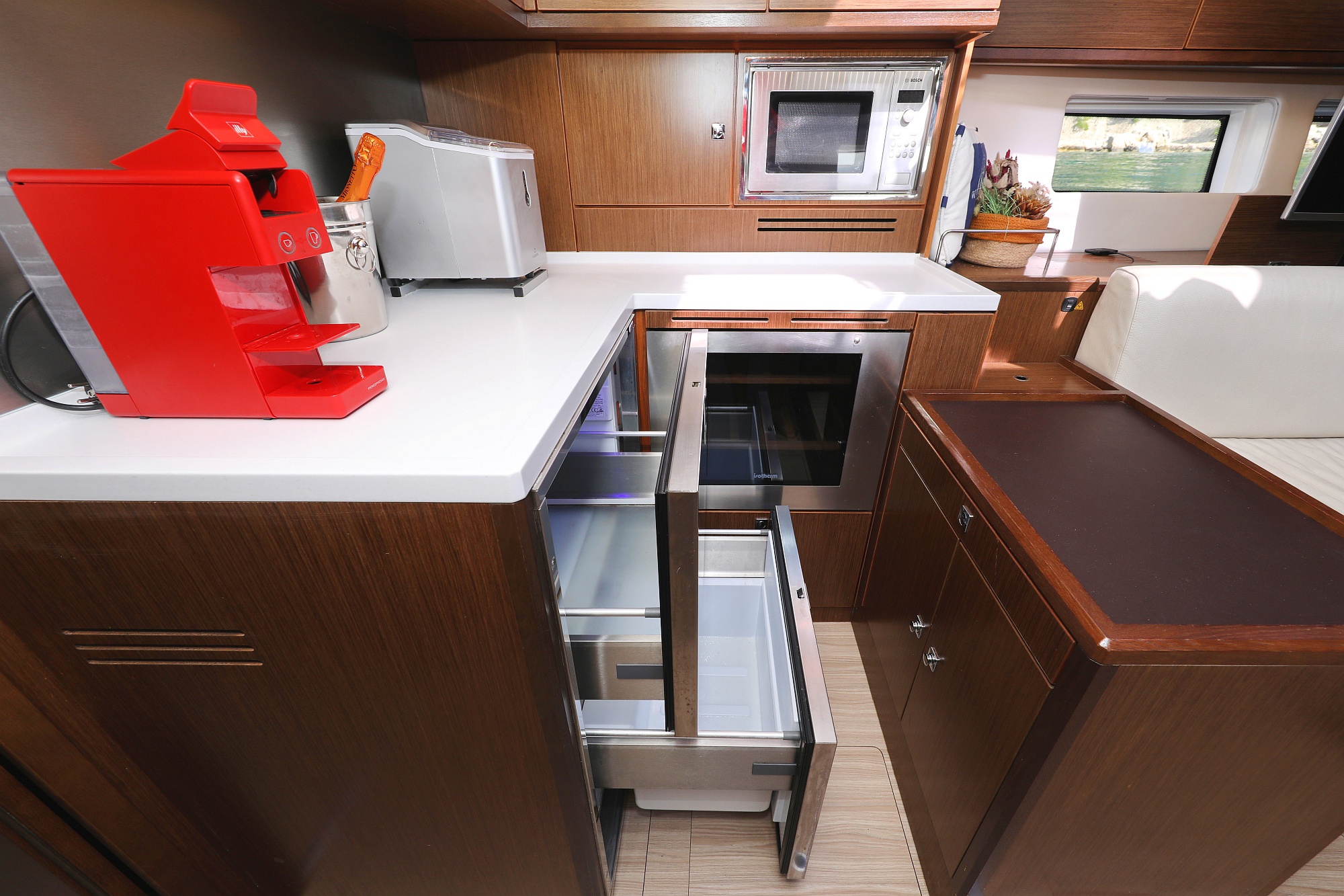 Bavaria Cruiser 57 — photo 4