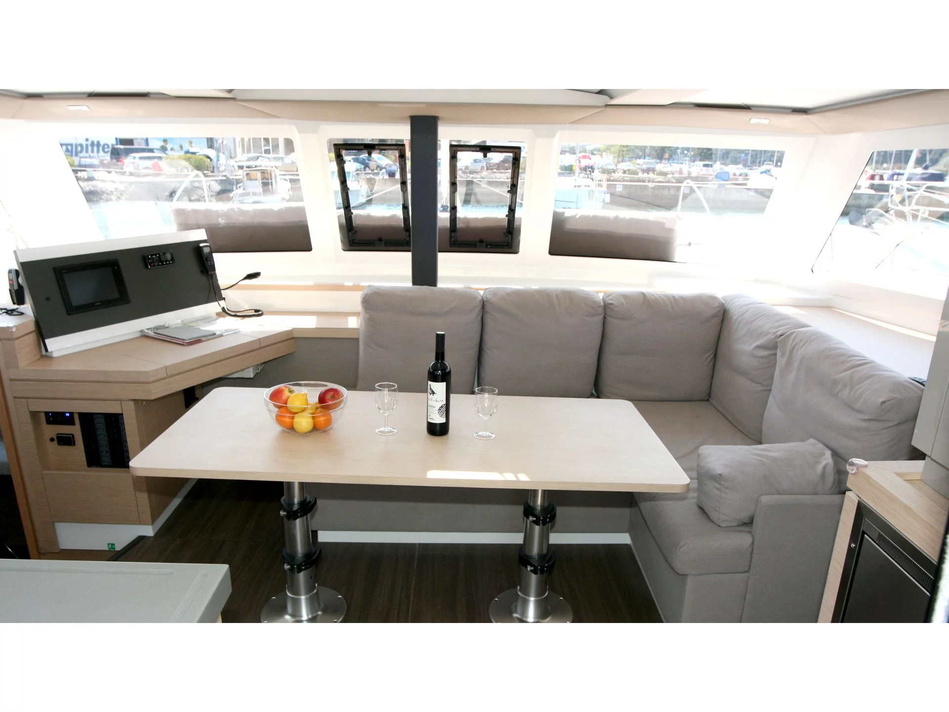 Lucia 40 (Luna Rossa II) Interior image - 2