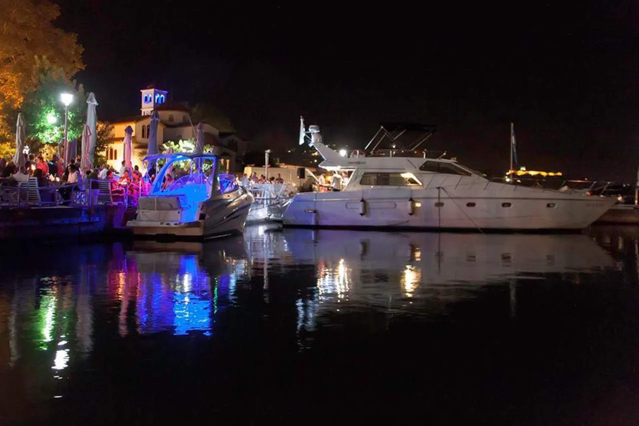 Ferreti 47 Flybridge (Ferretti 47)  - 2
