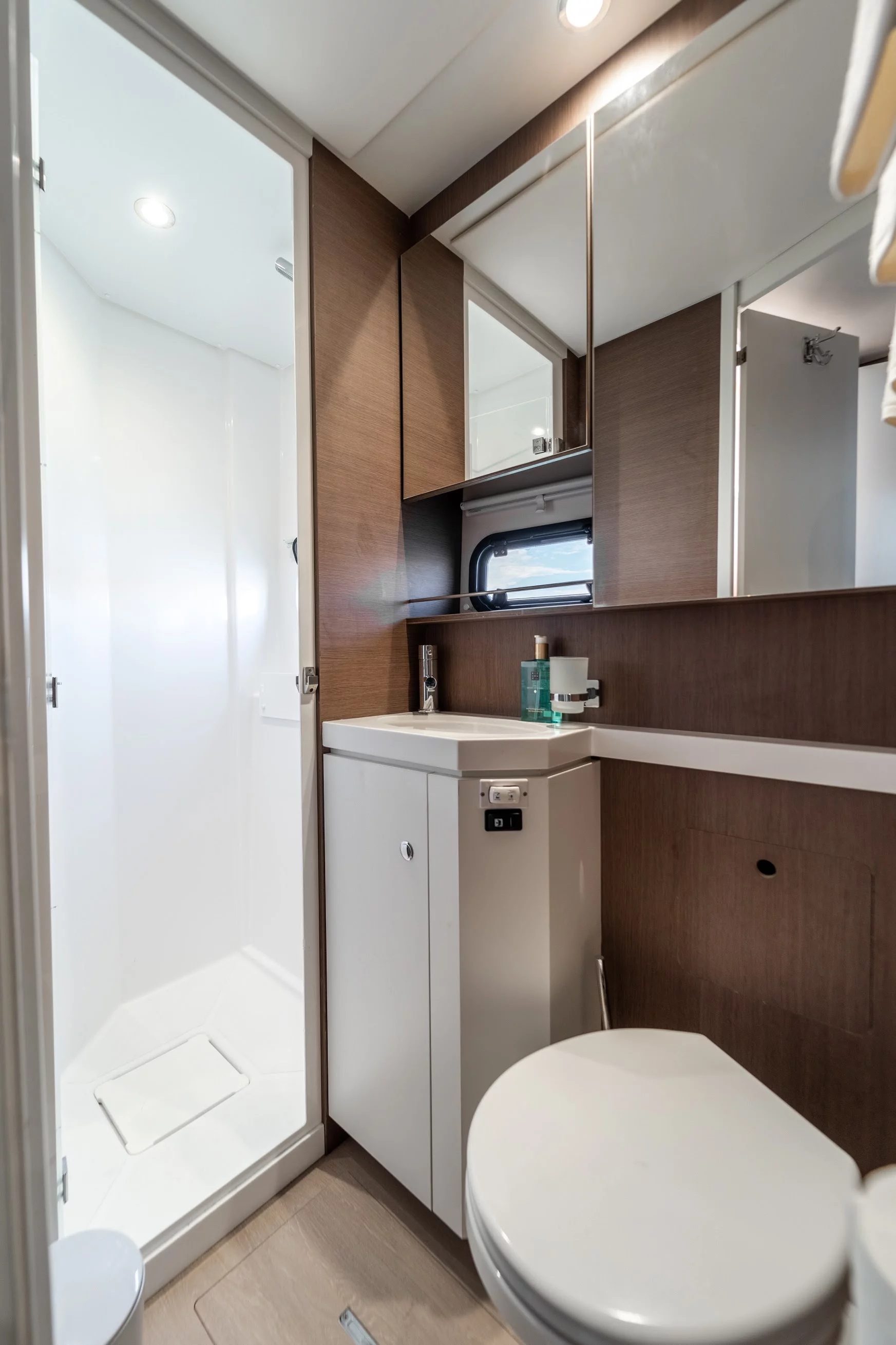 Bali 5.4 (10 berths -SC) (Signature Concept)  - 8